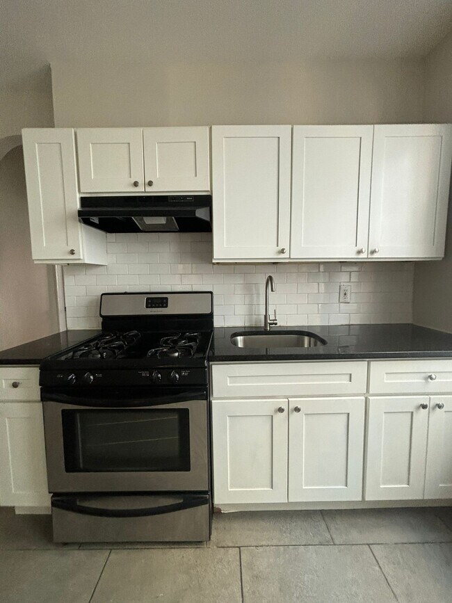 Building Photo - 330 Keer Ave
