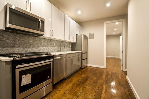 Building Photo - 261 Linden St