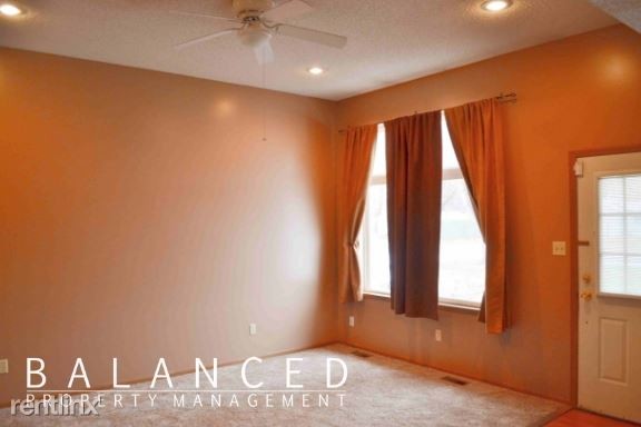 Building Photo - 3 br, 2 bath House - 105 E Lake St