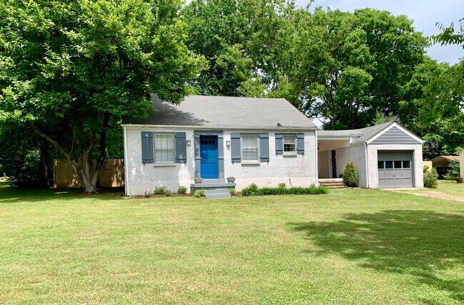 Foto del edificio - Adorable East Nashville Cottage