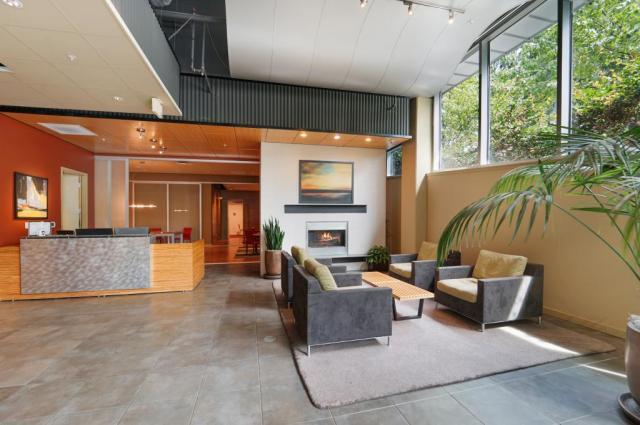 Building Photo - 2 bedroom in Seattle WA 98121