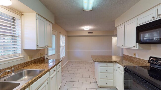 Building Photo - 337 Lochridge Dr