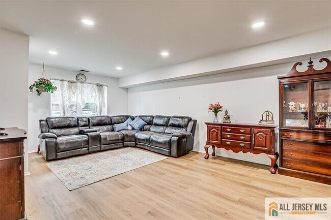 Foto del edificio - 7402 Hana Rd
