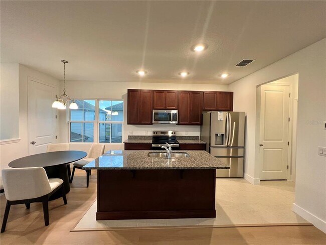 Foto del edificio - 3170 Voyager Ave
