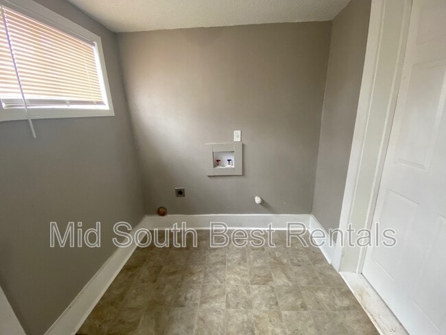 Building Photo - 1595 Waverly Ave