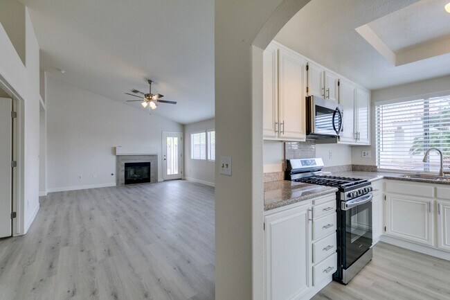 Building Photo - Comfort & Convenience in This 3-Bedroom De...