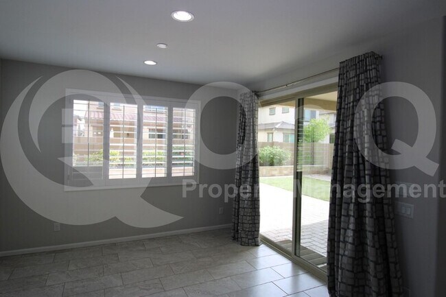 Foto del edificio - 275 E Honeysuckle Pl