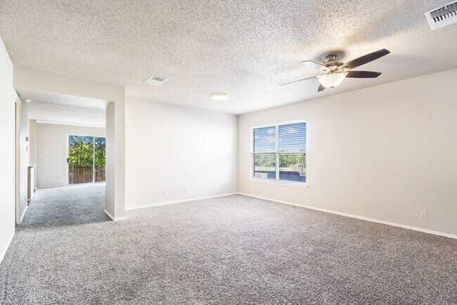 Foto del edificio - 3 Bedroom/2.5 Bath Northwest Crossing Subd...