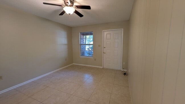 Building Photo - 161 Benjamin St