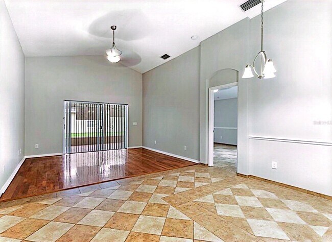 Foto del edificio - 5725 Hawklake Rd
