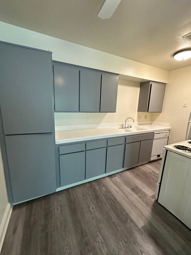 Brookdale Gardens 147 Brookdale Dr Merced, CA Apartments for Rent