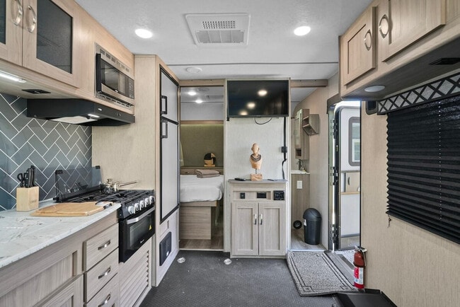 Building Photo - 2014 Newman St