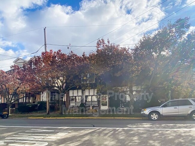 Foto del edificio - 200 E Front St