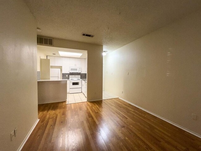 Foto del edificio - 806 W 24th St
