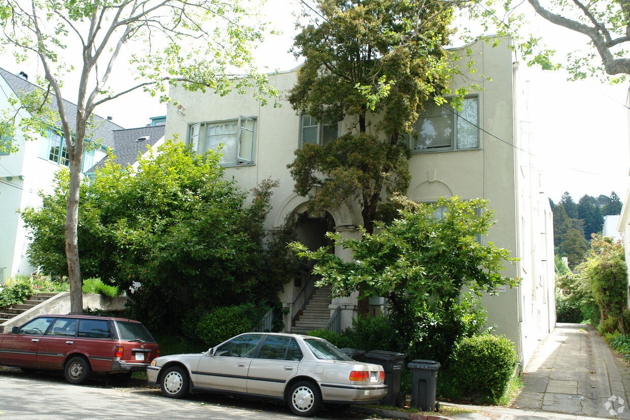 Primary Photo - 1675 Euclid Ave