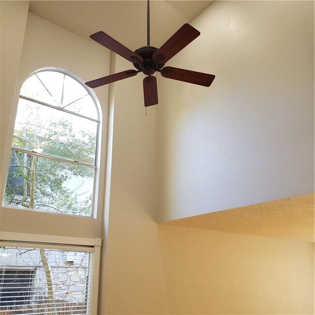 Building Photo - 8440 Fern Bluff Ave