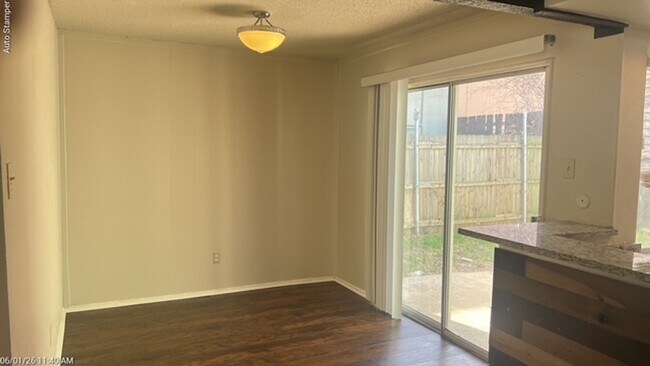 Foto del edificio - 2607 San Sebastian