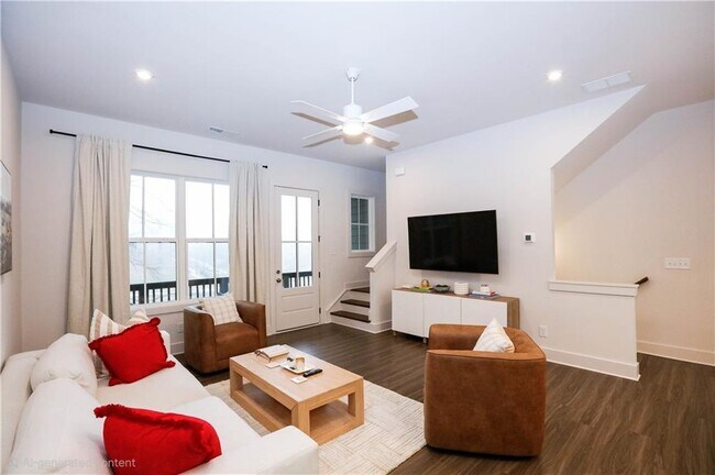 Building Photo - 1305 Breezy St SE