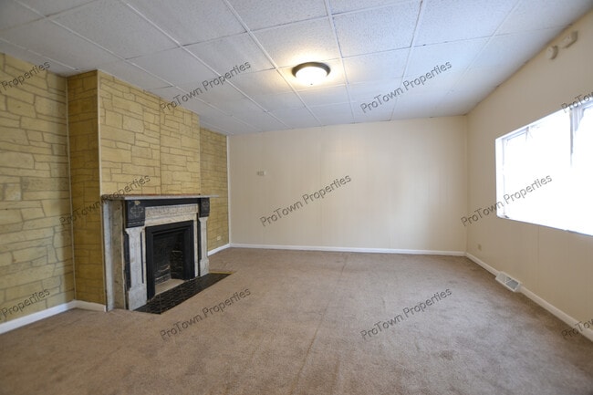 Building Photo - 215 N Broadway St