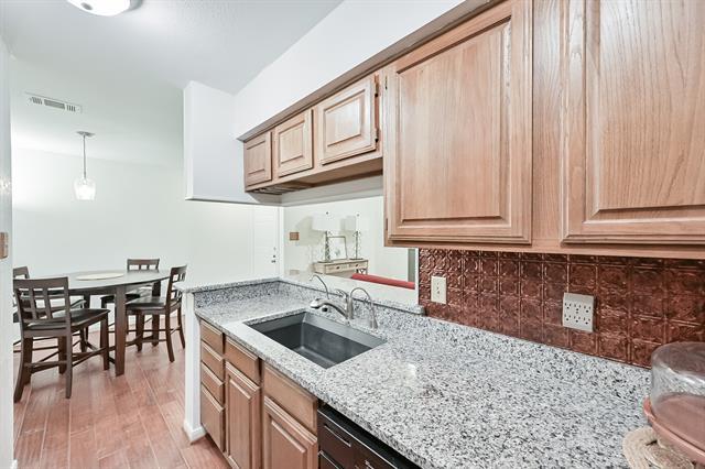 Foto del edificio - 2101 Friendly Dr