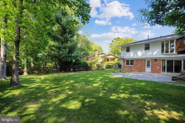 Building Photo - 6817 Breezewood Terrace