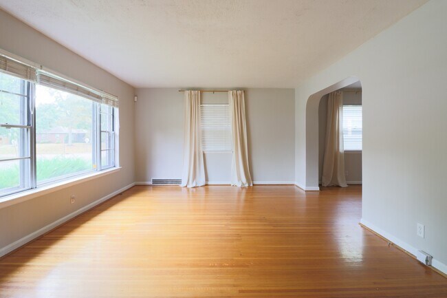 Foto del edificio - 5608 Indianola Ave