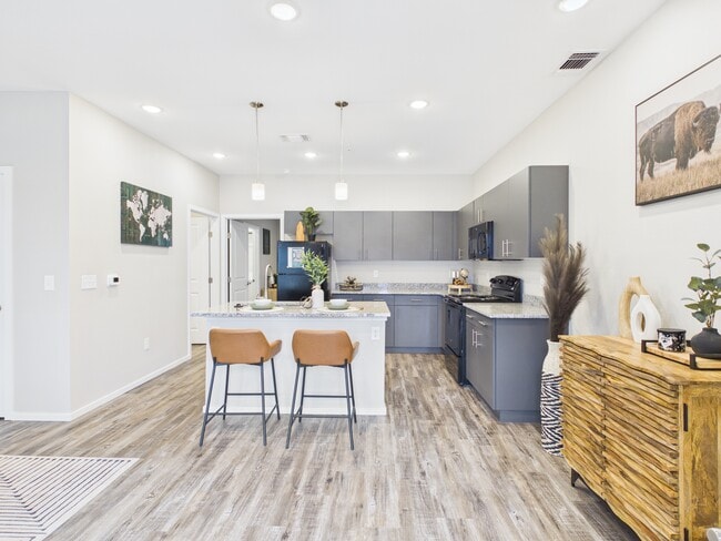 Building Photo - Monterey Villas