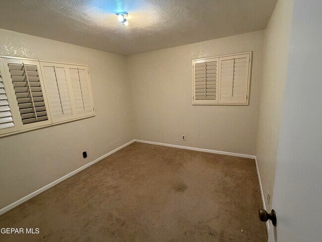 Foto del edificio - 8208 Dempsey Ave