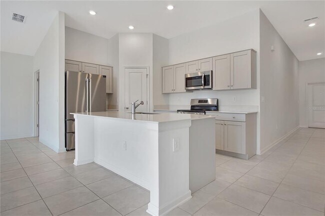 Building Photo - 668 Sand Pne Ln