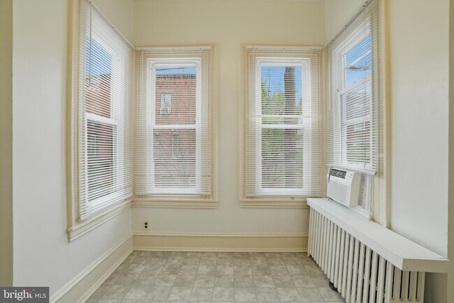 Foto del edificio - 0 Brown St