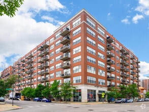 Building Photo - 6 S Laflin St