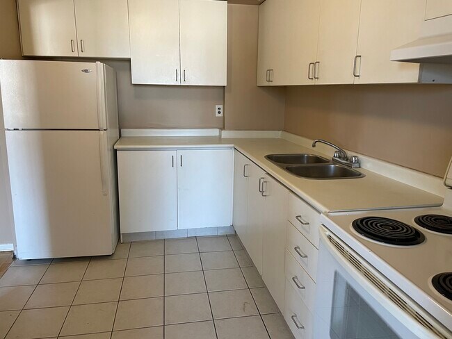 Photo du bâtiment - 175 Bloor St W