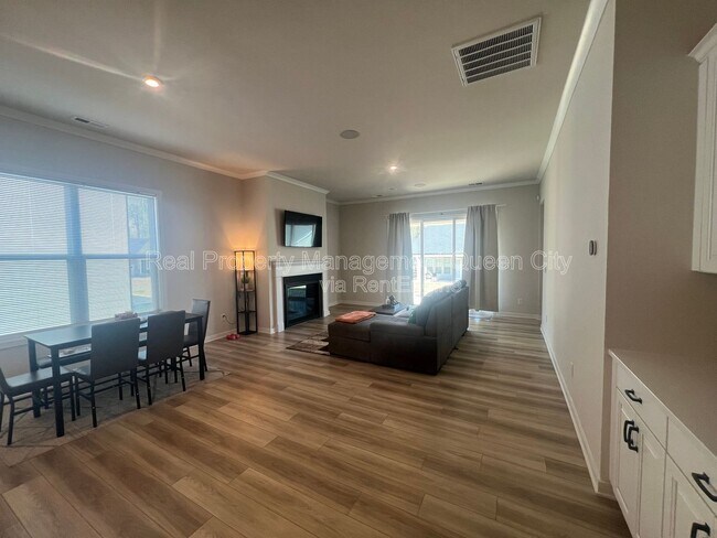 Foto del edificio - 7111 Wayfarer Dr