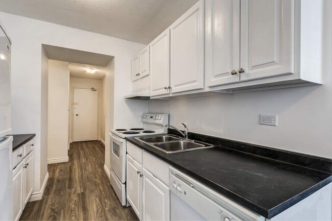 Interior Photo - Riverside Towers