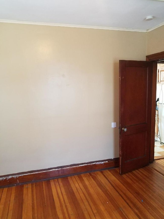 Building Photo - 137 Barker St