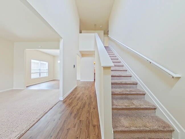 Building Photo - 4 Bedroom in Sims Landing!