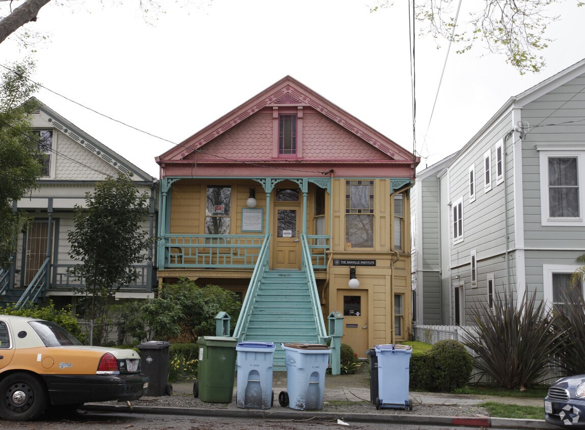 Building Photo - 2110 6th St