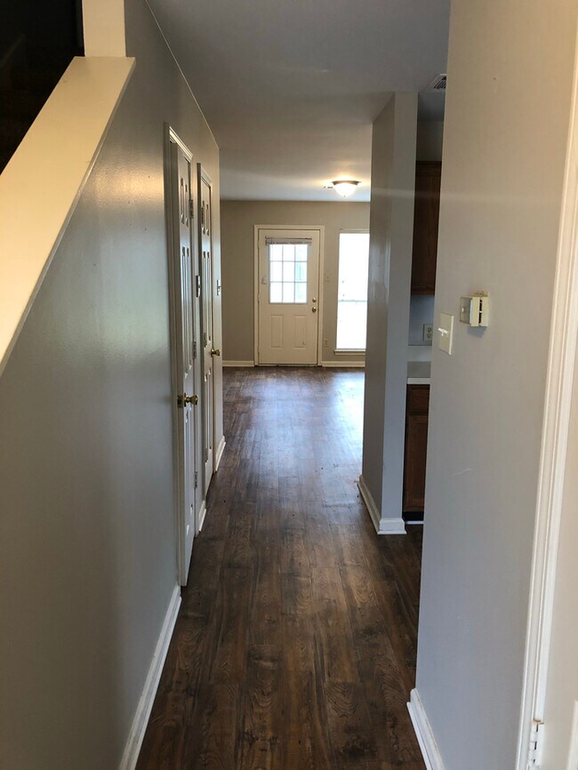 Foto del edificio - 6307 Kavanaugh Blvd