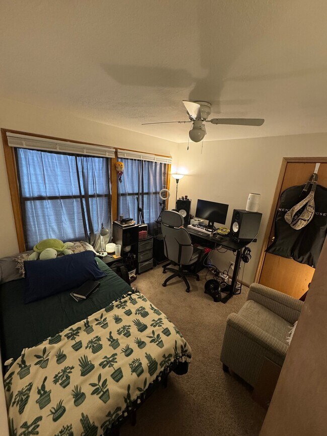 Foto del edificio - 2104-2106 E 58th St