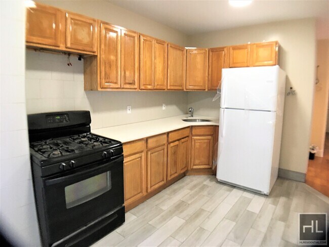 Foto del edificio - 690 E 5th St