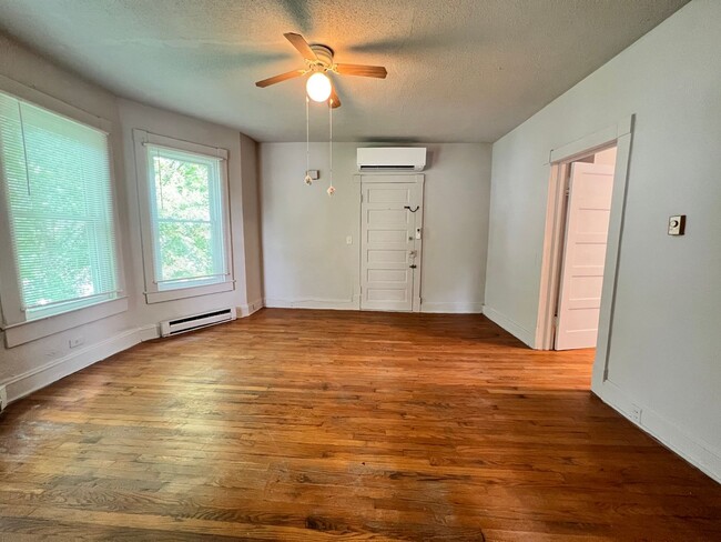 Building Photo - N. Mecklenburg Duplexes