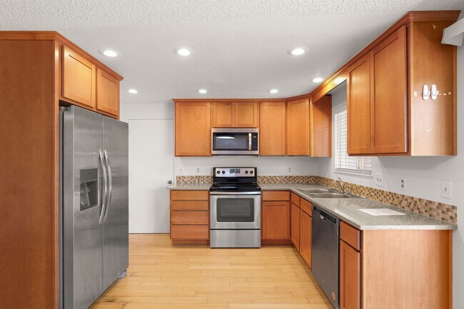 Building Photo - Updated 3Bed/2Bath single story ranch