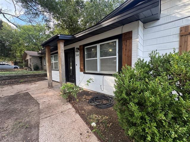 Building Photo - 204 Live Oak Ln