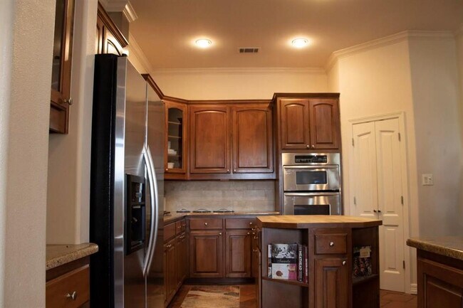 Building Photo - 20600 Highland Lake Dr