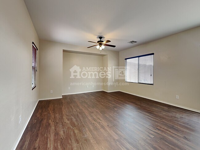Foto del edificio - 7009 River Meadows Avenue