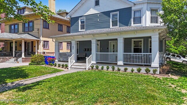 Building Photo - 601 4th Ave