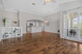 Building Photo - 6607 Lake Woodlands Dr