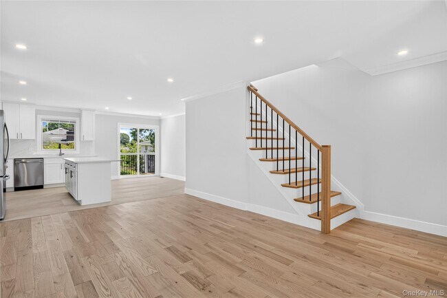 Building Photo - 42 Linwood Rd N