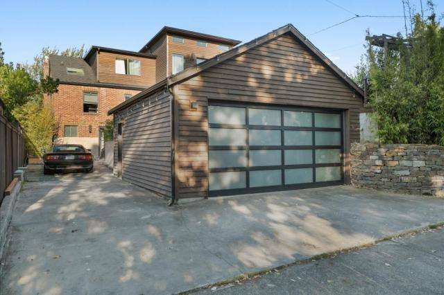 Building Photo - 5 bedroom in Seattle WA 98116