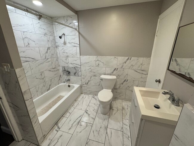 Building Photo - 53 Cedar St